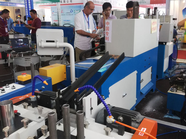 鋒順-全自動(dòng)倒角機(jī)